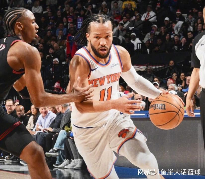 开云体育官网-尼克斯拒逆转！恩比德38+11不满吹罚，布伦森31+6犯错，裁判抢戏